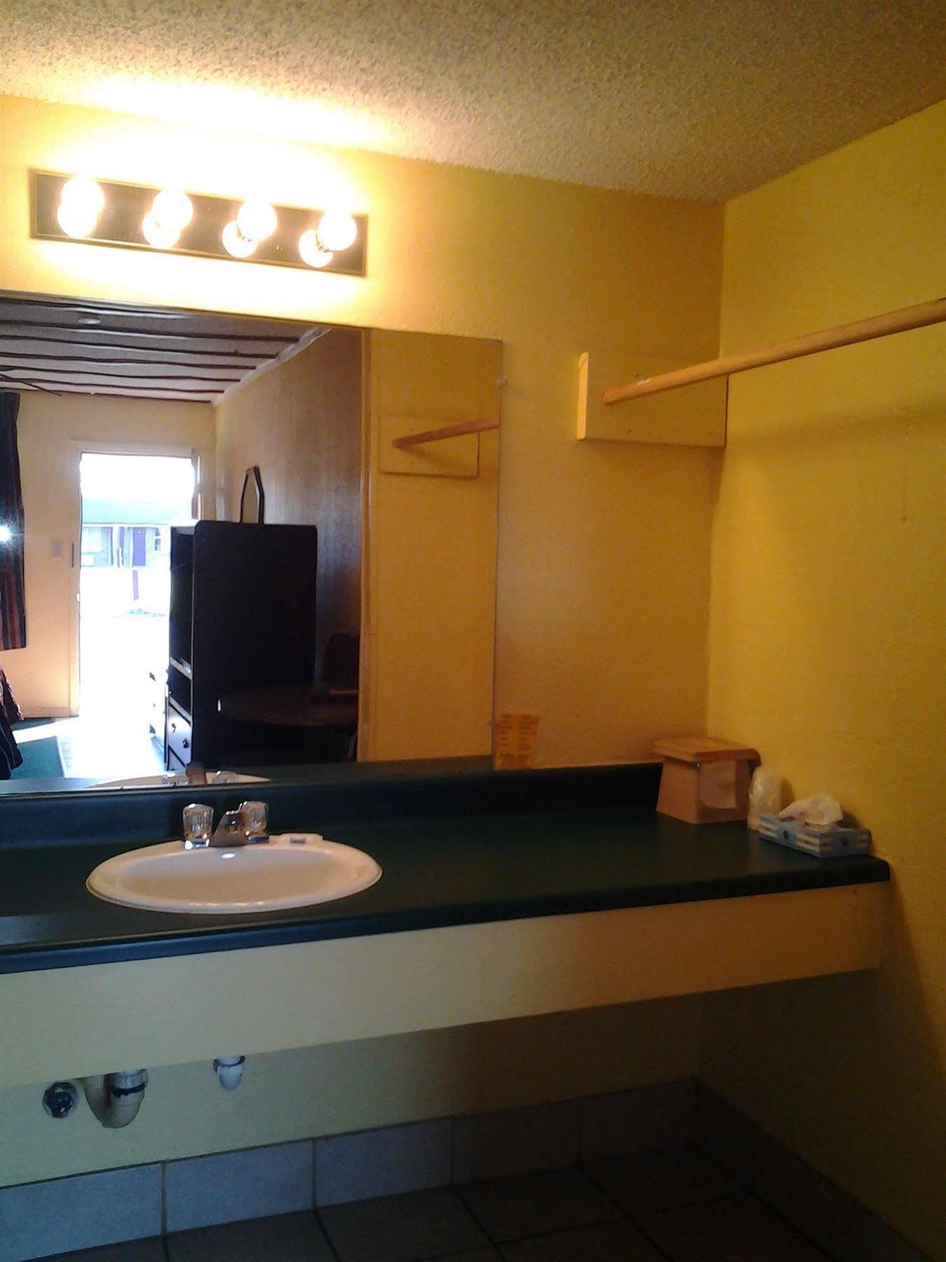 Holiday Motel Hugo Dış mekan fotoğraf